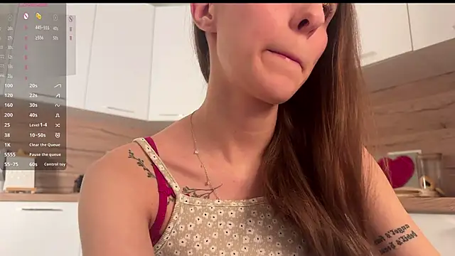 Snapshot of HellPeach chatting on December 22, 2025, 4:26 pm HellPeach online show from December 22, 2025, 4:26 pm