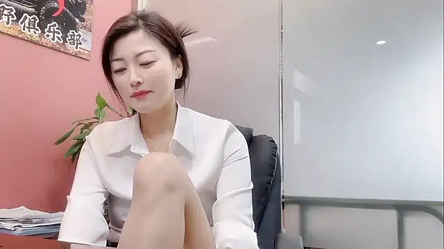 Snapshot of QianF-666 chatting on October 19, 2025, 2:12 am QianF-666 online show from October 19, 2025, 2:12 am