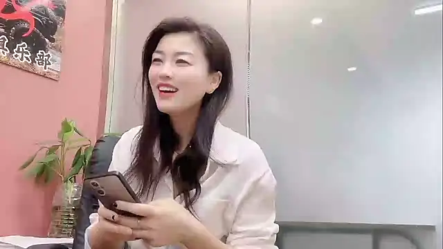 Snapshot of QianF-666 chatting on November 7, 2025, 4:23 am QianF-666 online show from November 7, 2025, 4:23 am