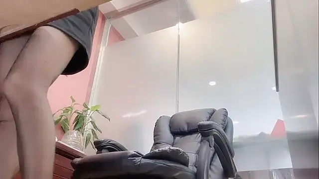 Snapshot of QianF-666 chatting on December 20, 2025, 2:51 am QianF-666 online show from December 20, 2025, 2:51 am