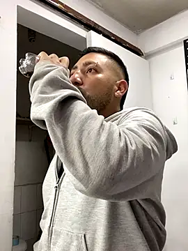 Snapshot of JuanZapata33 chatting on October 17, 2025, 10:12 pm JuanZapata33 online show from October 17, 2025, 10:12 pm