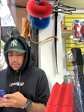 Snapshot of JuanZapata33 chatting on November 4, 2025, 9:36 pm JuanZapata33 online show from November 4, 2025, 9:36 pm