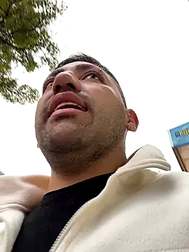 Snapshot of JuanZapata33 chatting on November 5, 2025, 10:21 pm JuanZapata33 online show from November 5, 2025, 10:21 pm