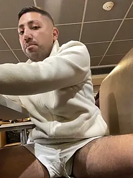 Snapshot of JuanZapata33 chatting on November 13, 2025, 7:24 pm JuanZapata33 online show from November 13, 2025, 7:24 pm