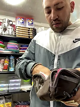 Snapshot of JuanZapata33 chatting on November 15, 2025, 9:54 pm JuanZapata33 online show from November 15, 2025, 9:54 pm