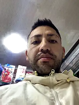 Snapshot of JuanZapata33 chatting on November 16, 2025, 10:15 pm JuanZapata33 online show from November 16, 2025, 10:15 pm