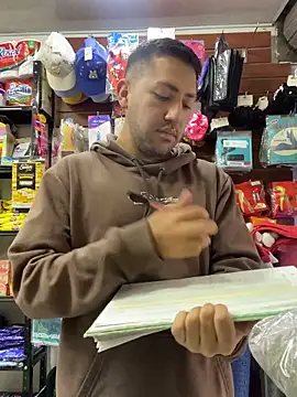 Snapshot of JuanZapata33 chatting on November 18, 2025, 9:08 pm JuanZapata33 online show from November 18, 2025, 9:08 pm