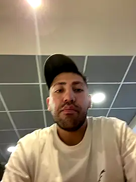 Snapshot of JuanZapata33 chatting on December 5, 2025, 8:27 pm JuanZapata33 online show from December 5, 2025, 8:27 pm