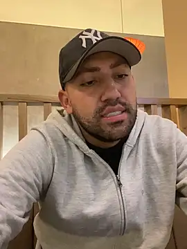 Snapshot of JuanZapata33 chatting on December 17, 2025, 11:00 pm JuanZapata33 online show from December 17, 2025, 11:00 pm