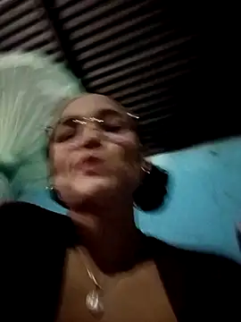 Snapshot of luna_hell chatting on April 29, 2026, 1:37 pm luna hell online show from April 29, 2026, 1:37 pm