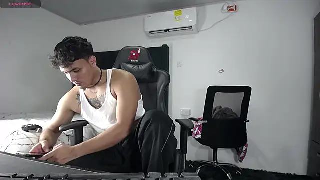 man dur07 online show from December 10, 2024, 9:22 pm