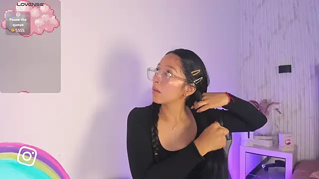 Valery wang online show from November 4, 2025, 12:04 pm