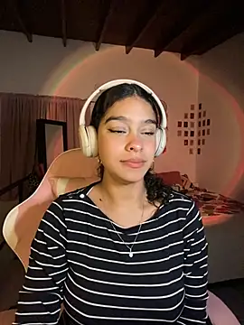 Snapshot of Arteatenea__ chatting on December 4, 2025, 4:22 am Arteatenea online show from December 4, 2025, 4:22 am