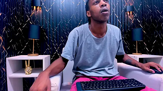 Snapshot of LarryCollin chatting on March 3, 2025, 1:42 am LarryCollin online show from March 3, 2025, 1:42 am