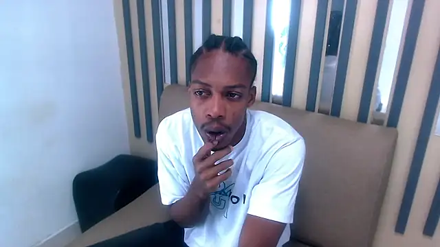 Snapshot of LarryCollin chatting on March 20, 2025, 12:22 pm LarryCollin online show from March 20, 2025, 12:22 pm