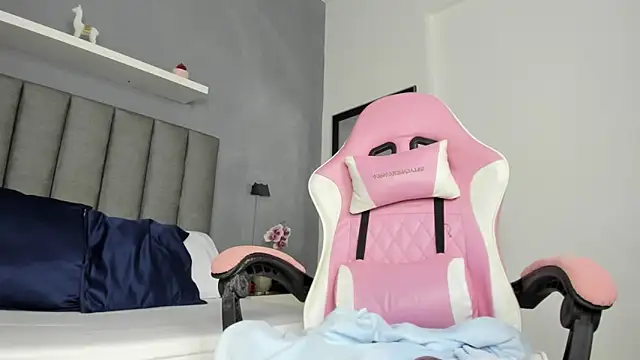 angelica dymond online show from January 20, 2025, 10:15 pm