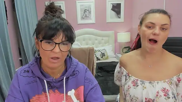 EricaAndPenelopa online show from November 28, 2025, 8:33 pm