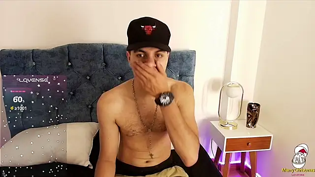 Amadeo Wild online show from December 6, 2024, 2:49 pm