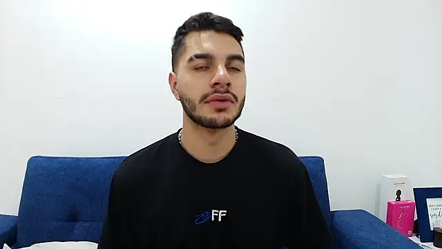 Snapshot of Amadeo_Wild chatting on February 7, 2026, 2:32 pm Amadeo Wild online show from February 7, 2026, 2:32 pm