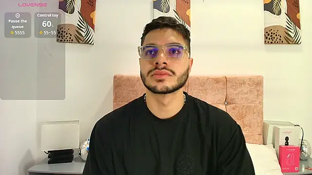 Snapshot of Amadeo_Wild chatting on February 18, 2026, 1:18 pm Amadeo Wild online show from February 18, 2026, 1:18 pm