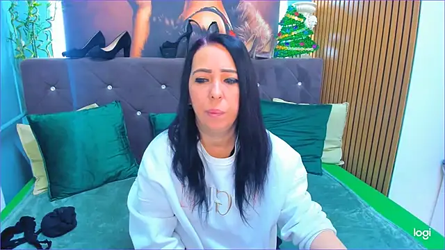 LauraSin online show from December 19, 2025, 4:30 am