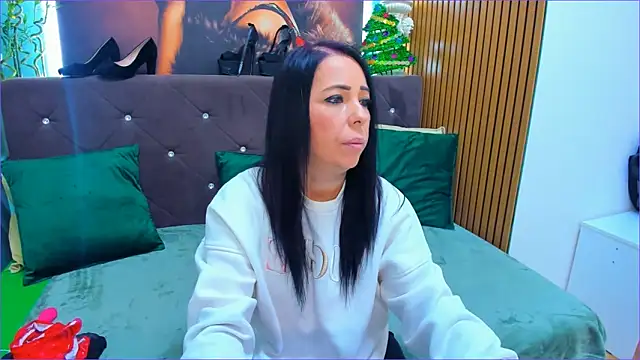 LauraSin online show from December 23, 2025, 4:10 am