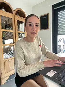 Snapshot of lola_tentatiion chatting on February 18, 2025, 9:43 am lola tentatiion online show from February 18, 2025, 9:43 am