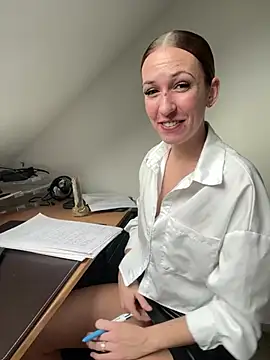Snapshot of lola_tentatiion chatting on March 10, 2025, 9:32 am lola tentatiion online show from March 10, 2025, 9:32 am