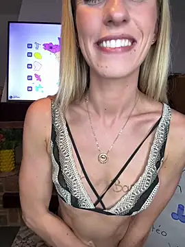 Snapshot of lola_tentatiion chatting on September 14, 2025, 8:19 pm lola tentatiion online show from September 14, 2025, 8:19 pm