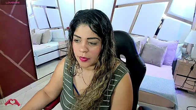 Snapshot of laris_park chatting on January 2, 2025, 4:41 am laris park online show from January 2, 2025, 4:41 am