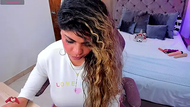 Snapshot of laris_park chatting on January 11, 2025, 11:02 am laris park online show from January 11, 2025, 11:02 am