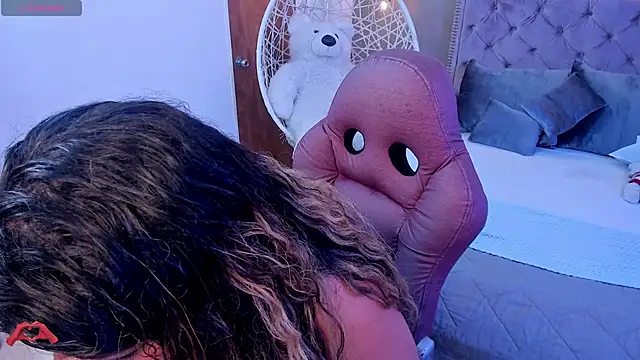 Snapshot of laris_park chatting on January 22, 2025, 9:24 am laris park online show from January 22, 2025, 9:24 am