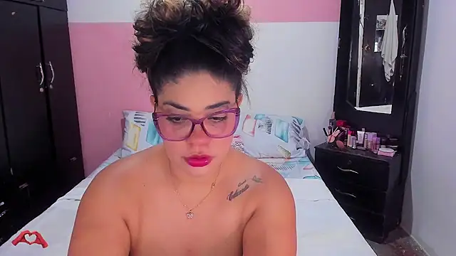 Snapshot of laris_park chatting on October 24, 2025, 11:12 pm laris park online show from October 24, 2025, 11:12 pm