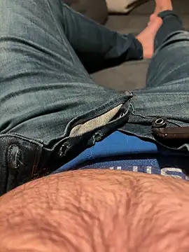 Snapshot of mrniceguy198 chatting on December 20, 2025, 9:00 pm mrniceguy198 online show from December 20, 2025, 9:00 pm