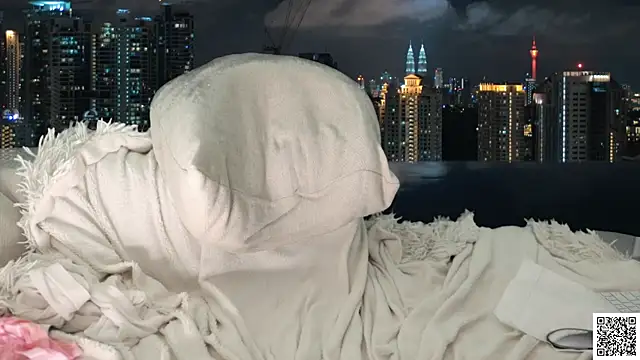 Lexi hugges online show from October 24, 2025, 5:04 am