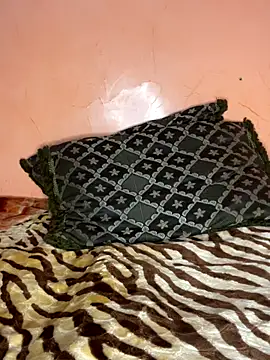 Snapshot of Lalou chatting on November 17, 2025, 10:21 am Lalou online show from November 17, 2025, 10:21 am