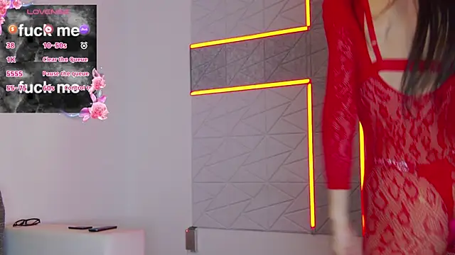 hailey peach online show from September 26, 2025, 5:28 pm