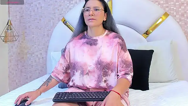 sophie 1 online show from February 19, 2025, 3:06 am