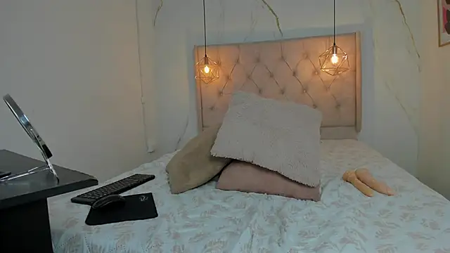 kristakinnky online show from January 15, 2025, 1:52 pm