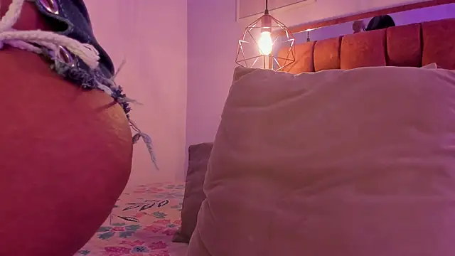 kristakinnky online show from October 15, 2025, 1:33 pm