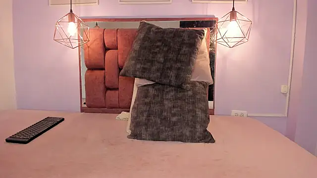 kristakinnky online show from March 9, 2026, 11:47 am