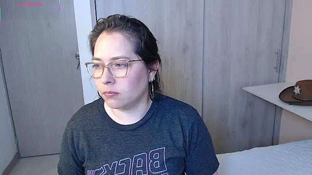 May Carlier online show from October 20, 2025, 3:07 am