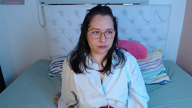 May Carlier online show from November 25, 2025, 3:50 am