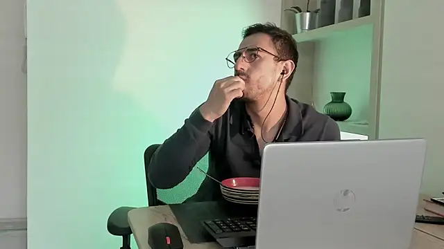 Snapshot of pablo-rincon95 chatting on January 20, 2025, 3:18 pm pablo-rincon95 online show from January 20, 2025, 3:18 pm