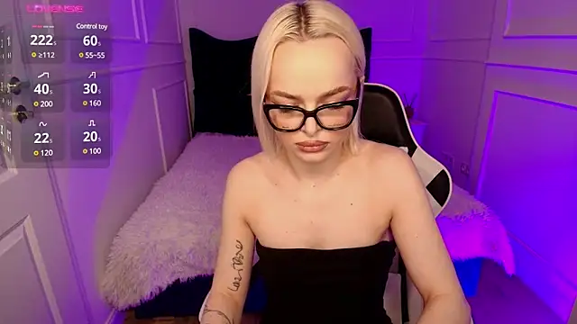 Snapshot of horny_blondiee chatting on January 31, 2025, 8:32 am horny blondiee online show from January 31, 2025, 8:32 am
