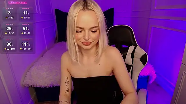 Snapshot of horny_blondiee chatting on February 7, 2025, 8:22 am horny blondiee online show from February 7, 2025, 8:22 am