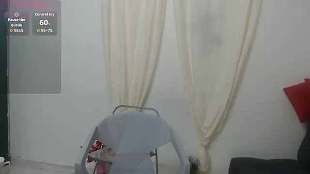 Snapshot of Aranza-Queen chatting on November 12, 2025, 12:38 pm Aranza-Queen online show from November 12, 2025, 12:38 pm