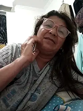 Snapshot of Aranza-Queen chatting on November 15, 2025, 4:32 am Aranza-Queen online show from November 15, 2025, 4:32 am