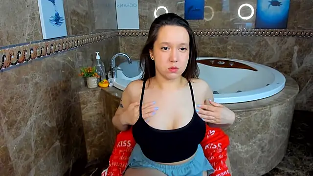 Mira Karter online show from May 17, 2026, 2:53 am