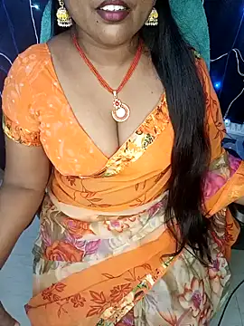 Snapshot of honey-sexy chatting on January 8, 2025, 1:31 pm honey-sexy online show from January 8, 2025, 1:31 pm